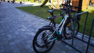 Школьницу сбил велосипедист на улице Корякова
