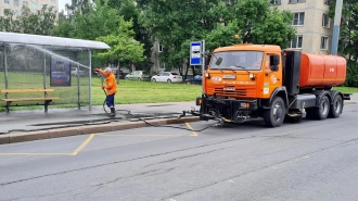 С начала сезона на уборку петербургских улиц было потрачено более 700 куб.м. воды