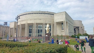 У РНБ на Московском проспекте установили памятник юристу Анатолию Кони