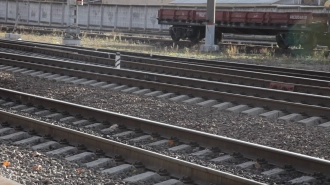 Поезд из Великих Лук в Петербург задержался из-за аварии на переезде