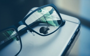 Двое неизвестных с угрозами "разбить очки" отобрали у мужчины смартфон