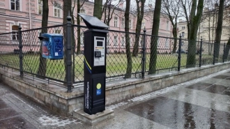 В Петербурге увеличивают количество парковочных разрешений на электромобили