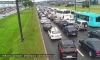 Пробка на Пулковском шоссе вынудила пассажиров автобусов идти пешком 