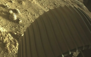 Американский ровер Perseverance показал цветные фото с Марса