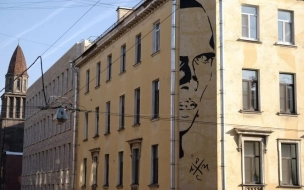Жильцы дома на Маяковской борются с властями Центрального района за сохранение граффити Хармса