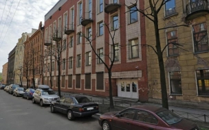 Родители петербургских школьников выстроились в очередь за справками в детские лагеря