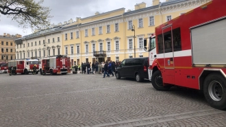 Горожан напугал дым из окна Михайловского театра 