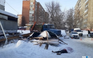 В Нижнем Новгороде женщина погибла при обрушении торговой палатки