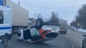 Каршеринг лег на крышу в тройном ДТП в Горелово