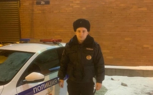 Сотрудник ДПС на патрульном автомобиле сопроводил машину с петербурженкой в роддом