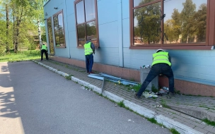 В Красногвардейском районе сносят незаконный универсам 