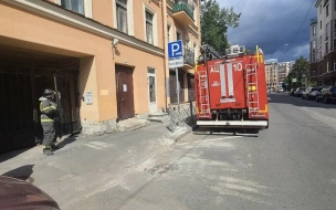 В Петроградском районе из-за угрозы обрушения здания вводятся ограничения для транспорта