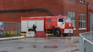 На Приморском проспекте до прибытия пожарных потушили "Фольксваген"