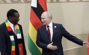 Путин подарил президенту Зимбабве вертолет на саммите Россия — Африка