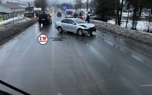 На въезде в Выборг произошло серьёзное ДТП с тремя автомобилями