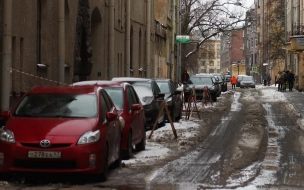 В Василеостровском районе Петербурга обозначили зону платной парковки