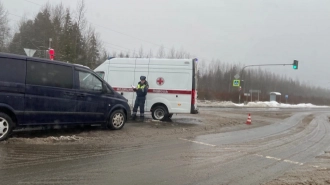 В Сусанино "Мерседес" врезался в карету "скорой помощи"