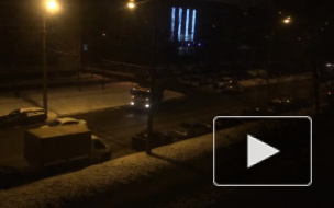 На Пражской петербуржцы не выспались: там ночью убирали снег
