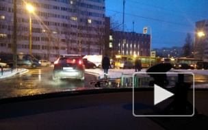 ДТП в Санкт-Петербурге: автобус сбил мужчину на Композиторов, в Ленобласти перевернулся грузовик с солдатами