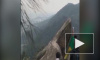 Леденящее сердце видео из Китая: мужчина сорвался со скалы в погоне за красивым кадром