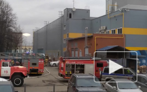 МЧС: около гипермаркета "Лента" загорелась трансформаторная подстанция 