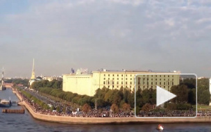 Руфер забрался на здание ТРК "Лигов", зажег фаер и повесил флаг