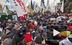 В Киеве на акции против локдауна пострадали около 40 полицейских