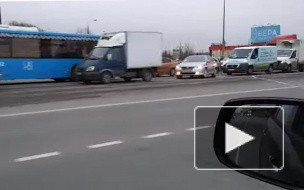 На въездах в Москву образовались пробки из-за проверки пропусков