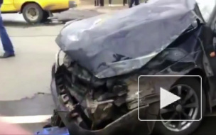 На Кондратьевском проспекте "Хонда" столкнулась с маршруткой