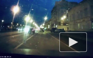 Новгородская легковушка задела сразу четыре машины на набережной Обводного канала