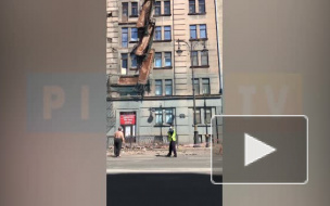 Видео: на Кирочной обрушились балконы на трех этажах 