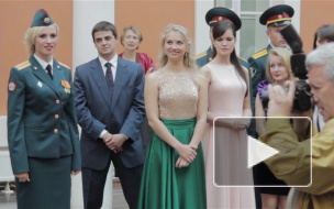 Самые красивые выпускницы вузов Петербурга дефилировали и стреляли на Петропавловке