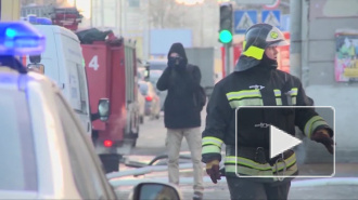 Из-за пожара в кафе в Петербурге эвакуировали 13 человек