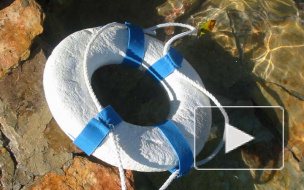 У Дворцового моста идут водолазные работы: ищут упавшую женщину