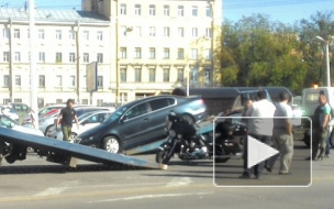 В Петербурге начали эвакуировать авто с мест для инвалидов. Водителей призывают парковаться внимательнее