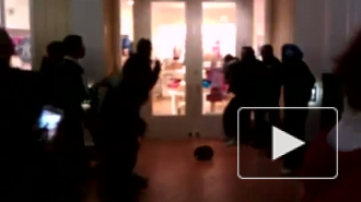 В крупнейшем торговом центре США устроили драку 200 подростков