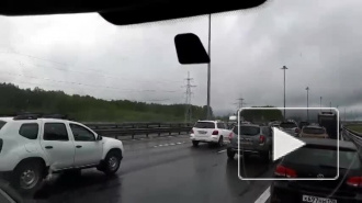 На видео попало массовое ДТП на КАДе в Петербурге