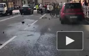 В аварию на Петроградке попал "Феррари". Пострадал и автомобиль, и пассажиры