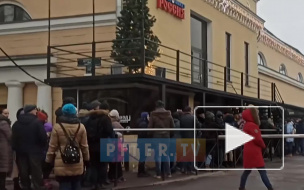 Видео: у музея "Гранд Макет Россия" в Петербурге выстроилась огромная очередь 