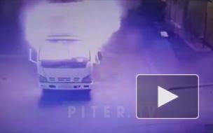 Возгорание грузовика на проспекте Ветеранов попало на видео