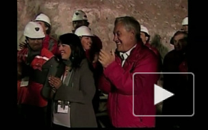 Чилийский президент подарил британской королеве камень из шахты.   