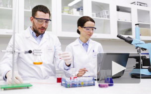 Тестировать россиян на коронавирус начнут частные лаборатории