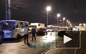 Видео: Володарский мост поднялся прямо во время автомобильного движения
