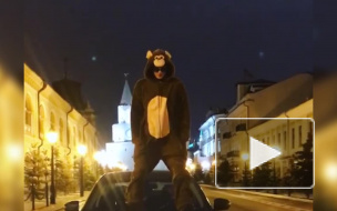 Видео из Казани: парень-обезьяна станцевал на движущемся авто