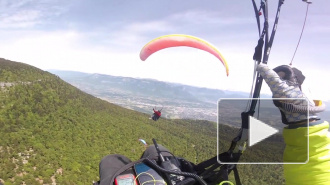 Парапланеристы после столкновения упали с высоты полутора километров и выжили