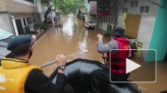 Более 1,3 тыс. человек эвакуировали в Джакарте из-за муссонных наводнений