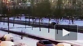 Водитель иномарки сломал столб на Шлиссельбургском шоссе