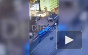 Автобус врезался в фонарный столб в центре Москвы