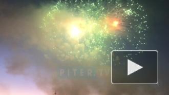 В Петербурге День ВМФ завершился салютом