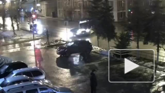 Момент ДТП с микроавтобусом в центре Омска попал на видео